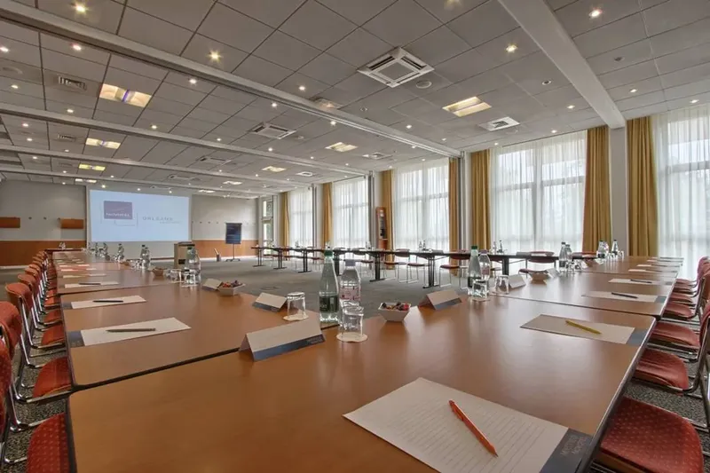 HOTEL NOVOTEL DEMEURE DE CAMPAGNE CHEMINS DE SOLOGNE: espace de coworking à Orléans: Photo des locaux, adresse, horaires et tarifs pour réserver un espace de travail HOTEL NOVOTEL DEMEURE DE CAMPAGNE CHEMINS DE SOLOGNE: espace de coworking à Orléans: Photo des locaux, adresse, horaires et tarifs pour réserver un espace de travail