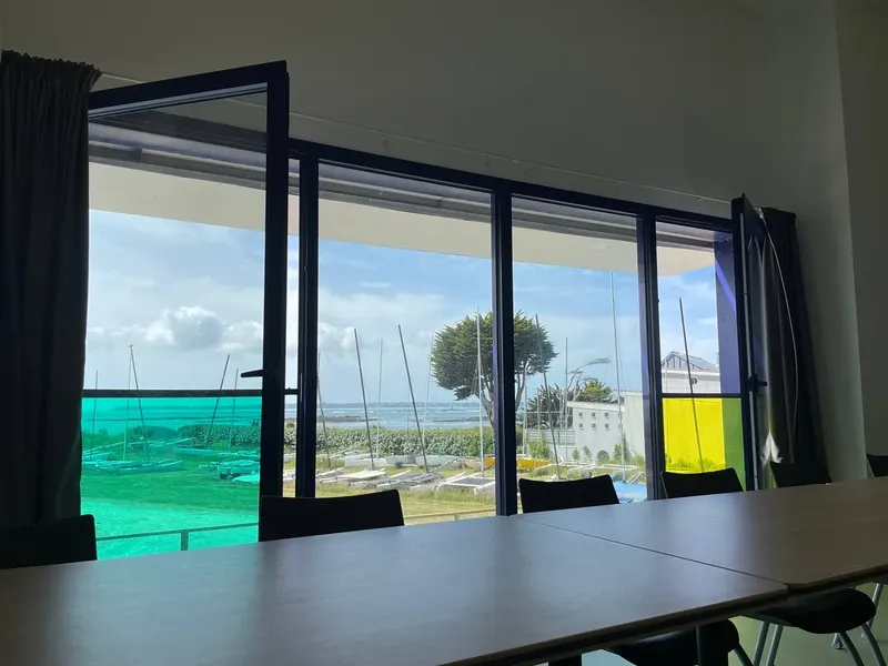 KERGUELEN SPORTS OCEAN: lieu événementiel à Larmor Plage: Photo des locaux, adresse, horaires et tarifs pour réserver un espace de travail KERGUELEN SPORTS OCEAN: lieu événementiel à Larmor Plage: Photo des locaux, adresse, horaires et tarifs pour réserver un espace de travail