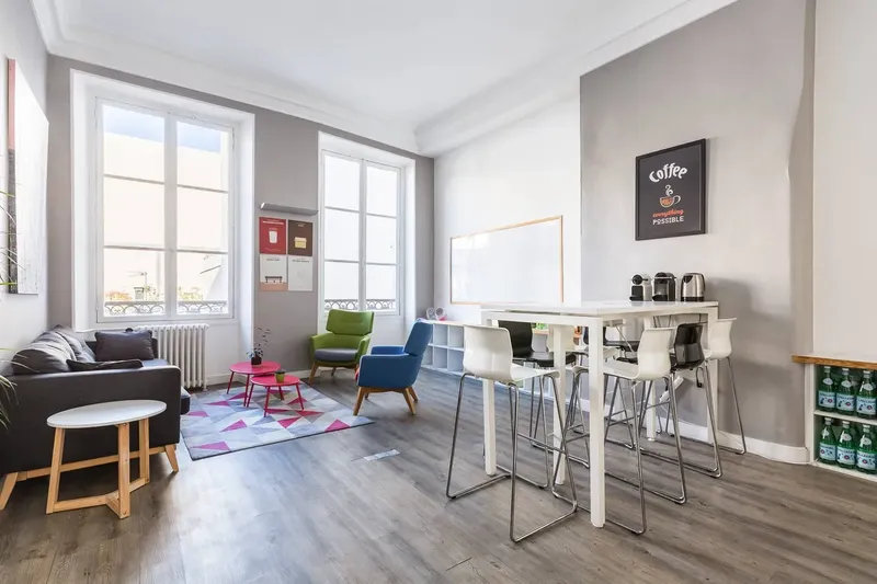 LA BASE RUE DU MAIL: espace de coworking à Paris 2: Photo des locaux, adresse, horaires et tarifs pour réserver un espace de travail LA BASE RUE DU MAIL: espace de coworking à Paris 2: Photo des locaux, adresse, horaires et tarifs pour réserver un espace de travail