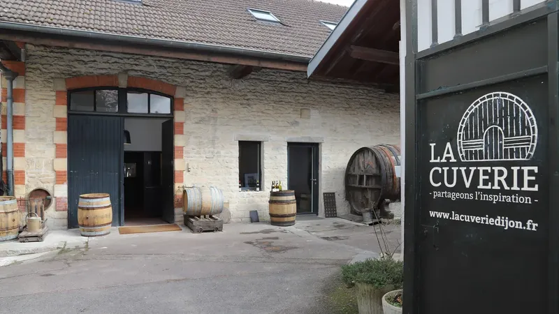 LA CUVERIE: espace de coworking à Dijon: Photo des locaux, adresse, horaires et tarifs pour réserver un espace de travail LA CUVERIE: espace de coworking à Dijon: Photo des locaux, adresse, horaires et tarifs pour réserver un espace de travail