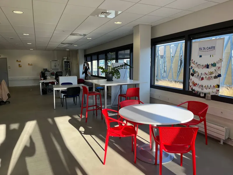 LA FABRIQUE 18: espace de coworking à Bourges: Photo des locaux, adresse, horaires et tarifs pour réserver un espace de travail LA FABRIQUE 18: espace de coworking à Bourges: Photo des locaux, adresse, horaires et tarifs pour réserver un espace de travail