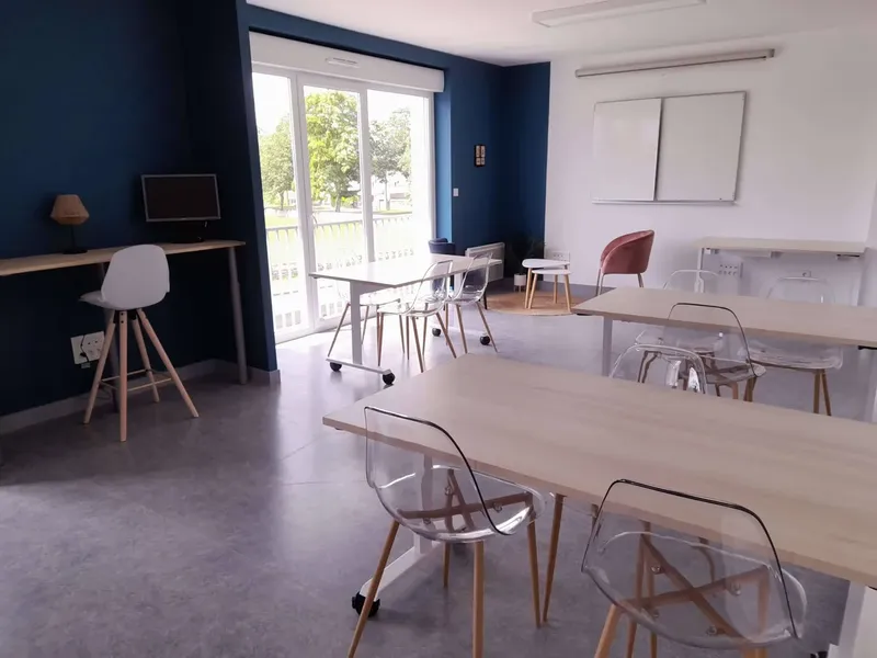 LE COWORKING DU PAYS DE NERONDES: espace de coworking à Nérondes: Photo des locaux, adresse, horaires et tarifs pour réserver un espace de travail LE COWORKING DU PAYS DE NERONDES: espace de coworking à Nérondes: Photo des locaux, adresse, horaires et tarifs pour réserver un espace de travail