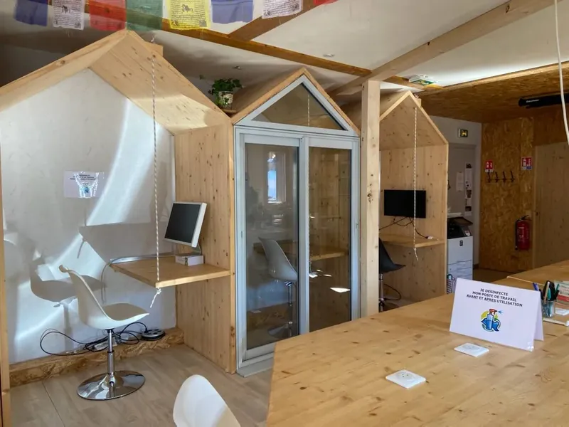 LE PELE COWORKING: espace de coworking à La Clusaz: Photo des locaux, adresse, horaires et tarifs pour réserver un espace de travail