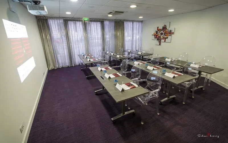 LE REX HOTEL: espace de coworking à Tarbes: Photo des locaux, adresse, horaires et tarifs pour réserver un espace de travail LE REX HOTEL: espace de coworking à Tarbes: Photo des locaux, adresse, horaires et tarifs pour réserver un espace de travail