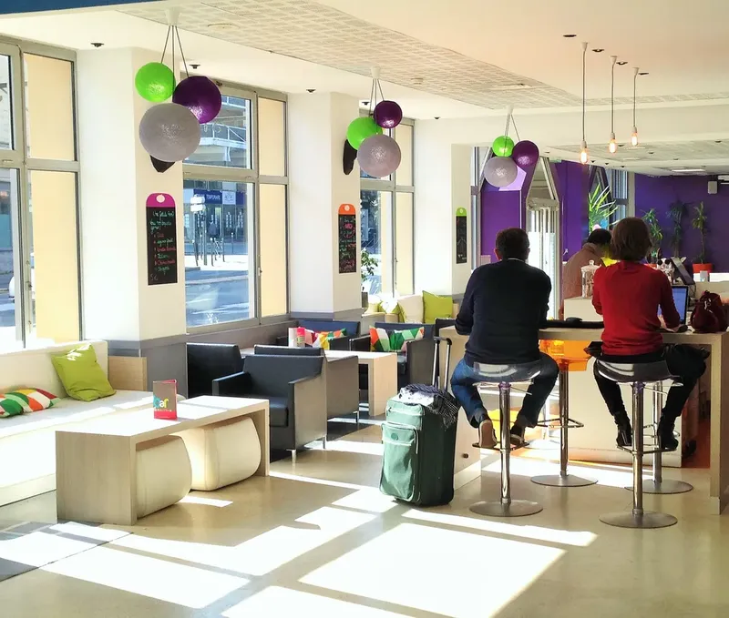 LE WELCOME BAR: espace de coworking à Lille: Photo des locaux, adresse, horaires et tarifs pour réserver un espace de travail LE WELCOME BAR: espace de coworking à Lille: Photo des locaux, adresse, horaires et tarifs pour réserver un espace de travail