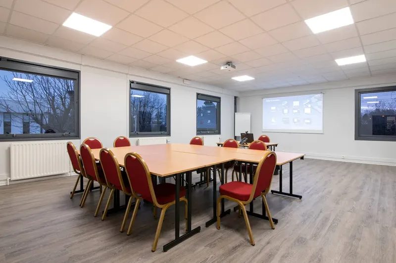 L'ESPACE JEAN MONNET: espace de coworking à Rungis: Photo des locaux, adresse, horaires et tarifs pour réserver un espace de travail