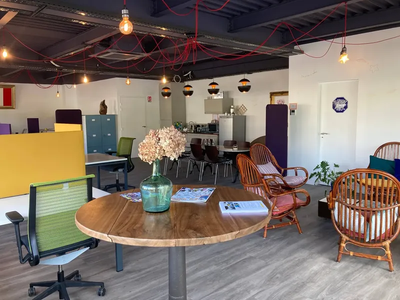 L'ESPACECO': espace de coworking à Irigny: Photo des locaux, adresse, horaires et tarifs pour réserver un espace de travail L'ESPACECO': espace de coworking à Irigny: Photo des locaux, adresse, horaires et tarifs pour réserver un espace de travail