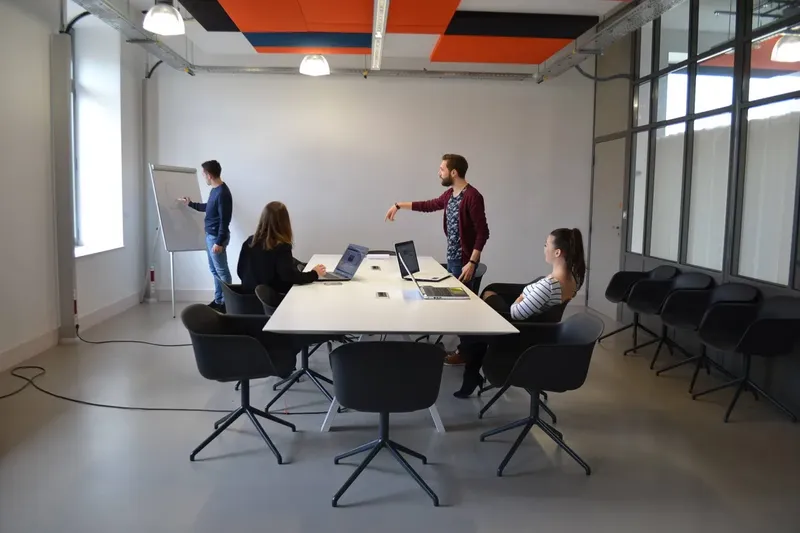 L'INKUB AGORA BUSINESS NEVERS: espace de coworking à Nevers: Photo des locaux, adresse, horaires et tarifs pour réserver un espace de travail