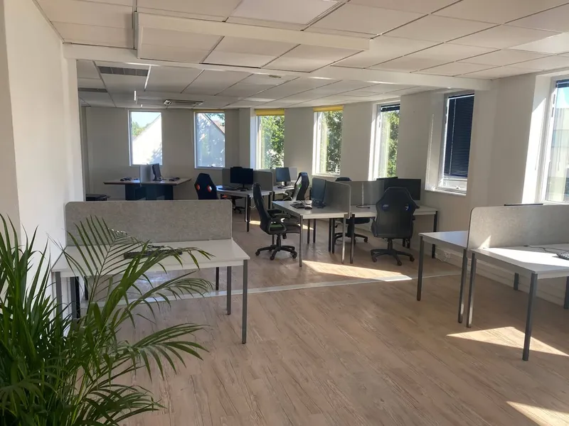 LOCALHOST BY 1CUBATECH: espace de coworking à Cesson Sévigné: Photo des locaux, adresse, horaires et tarifs pour réserver un espace de travail