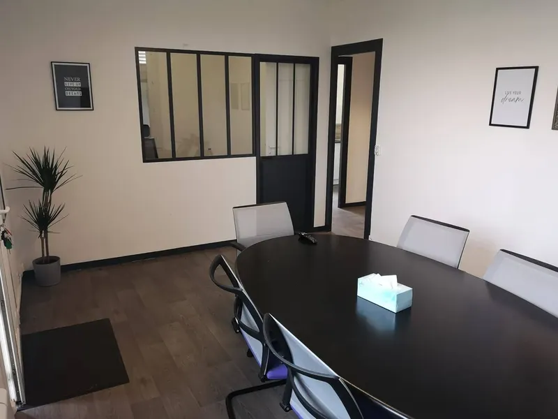 LOCAUX DIMMO IMMO: espace de coworking à Eysines: Photo des locaux, adresse, horaires et tarifs pour réserver un espace de travail LOCAUX DIMMO IMMO: espace de coworking à Eysines: Photo des locaux, adresse, horaires et tarifs pour réserver un espace de travail