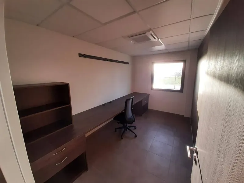 LOCOW LA CHAPELLE DE GUINCHAY: espace de coworking à La Chapelle De Guinchay: Photo des locaux, adresse, horaires et tarifs pour réserver un espace de travail LOCOW LA CHAPELLE DE GUINCHAY: espace de coworking à La Chapelle De Guinchay: Photo des locaux, adresse, horaires et tarifs pour réserver un espace de travail