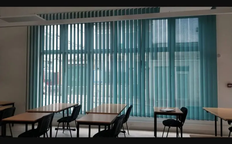 NAIAS FORMATION: espace de coworking à Montrouge: Photo des locaux, adresse, horaires et tarifs pour réserver un espace de travail