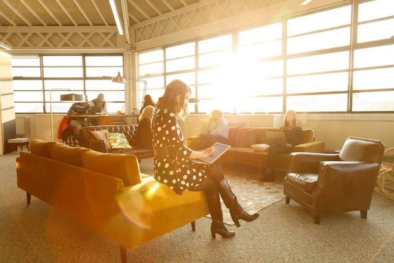 NOW COWORKING LYON: espace de coworking à Lyon 7: Photo des locaux, adresse, horaires et tarifs pour réserver un espace de travail