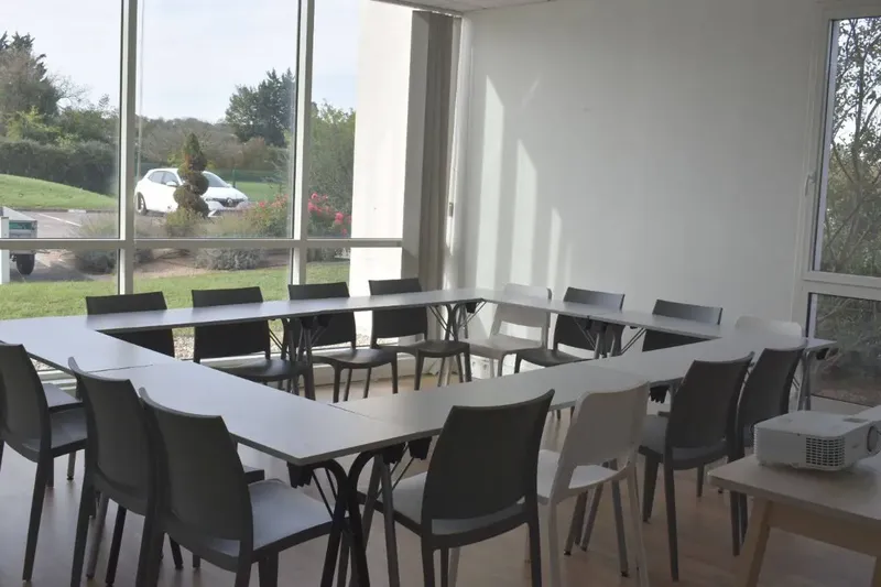OBJECTIF COMMERCIAL: espace de coworking à Saint Priest: Photo des locaux, adresse, horaires et tarifs pour réserver un espace de travail