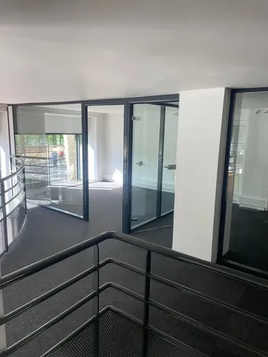 PIRZAL COWORKING: espace de coworking à Lyon 6: Photo des locaux, adresse, horaires et tarifs pour réserver un espace de travail