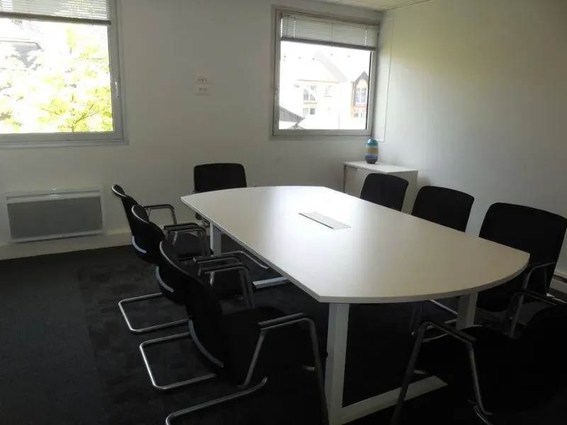 REGUS ROUEN CITE ADMINISTRATIVE: espace de coworking à Rouen: Photo des locaux, adresse, horaires et tarifs pour réserver un espace de travail