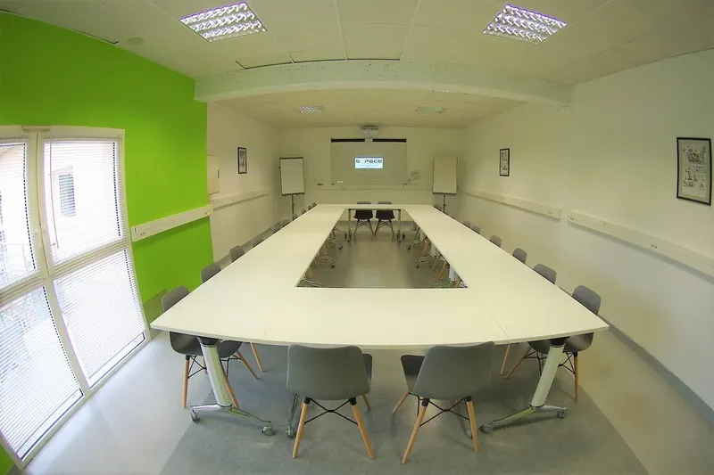 S PACE: espace de coworking à La Rochelle: Photo des locaux, adresse, horaires et tarifs pour réserver un espace de travail S PACE: espace de coworking à La Rochelle: Photo des locaux, adresse, horaires et tarifs pour réserver un espace de travail