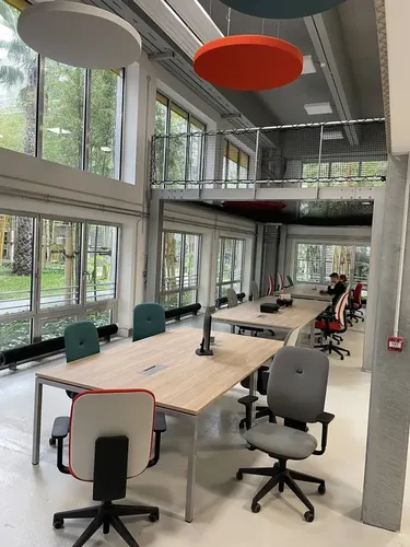 UNITEC COWORKING CITE NUMERIQUE: espace de coworking à Bègles: Photo des locaux, adresse, horaires et tarifs pour réserver un espace de travail UNITEC COWORKING CITE NUMERIQUE: espace de coworking à Bègles: Photo des locaux, adresse, horaires et tarifs pour réserver un espace de travail